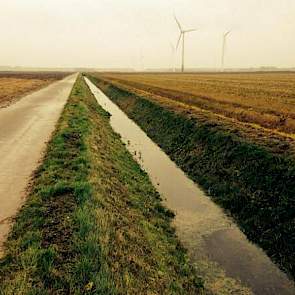 Ook in andere regio’s in Nederland is plaatselijk veel regen gevallen, maar vergeleken met Zuidwest- en Midden-Nederland lijkt het mee te vallen. De sloten staan hier door de regen voller dan normaal. Vergeleken met ZW NL stelt dit niet veel voor, twitter