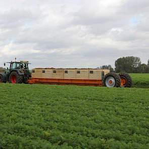 En opnieuw verlaat een gevulde kar het land.