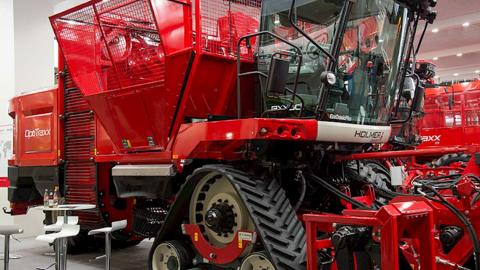 De Agrifac Quatro heet nu Holmer Exxact OptiTraxx. Deze heeft op de vooras rupswielen van Zuidberg/Westtrack. (Foto: IRS)