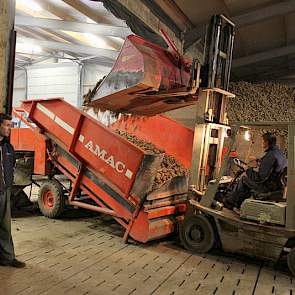 Medewerker Marco Dank houdt een oogje in het zeil.