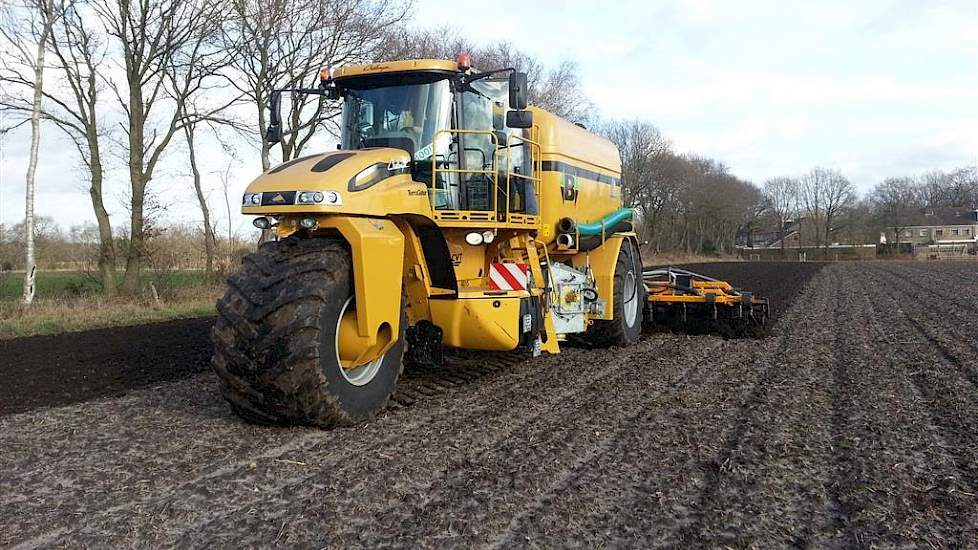 Loonbedrijf Zeijerveld bemest eerste bouwland met nieuwe machine!! Trekkerweb  submission video