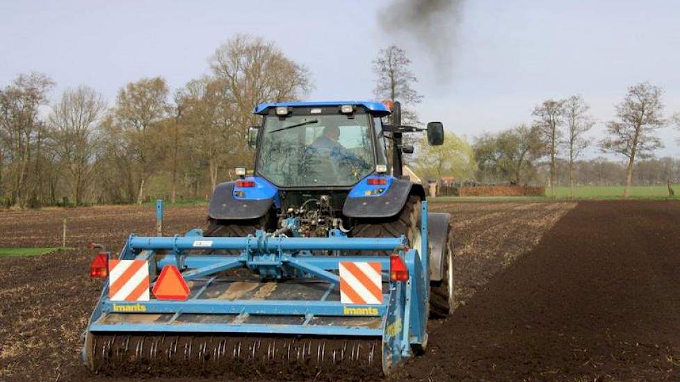 Lettink huurt het land van Hans Reuterink die op zijn andere grote percelen maïs zal zetten.