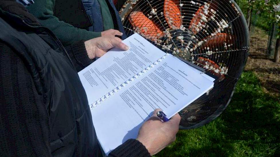 Ook neemt de inspecteur samen met de teler een middelenlijst om gezamenlijk te controleren of de juiste middelen zijn gebruikt in deze teelt.