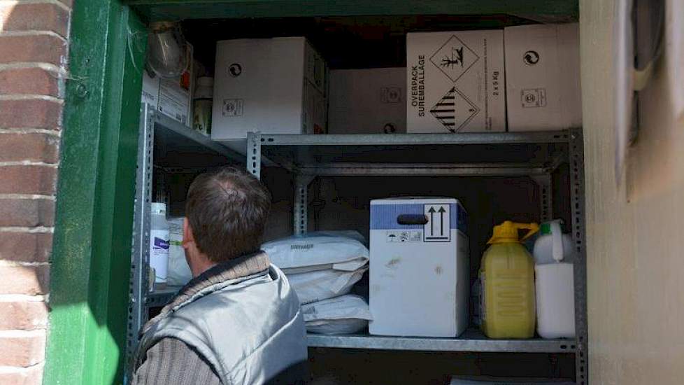 En tot slot controleren de inspecteurs de middelenkast.