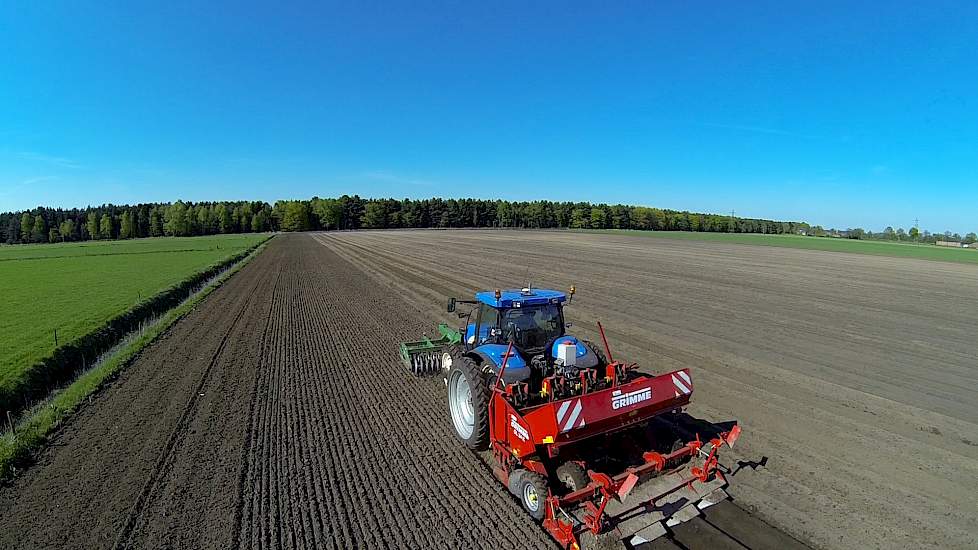 aardappels poten/ Planting potatoes / kartoffeln pflanzen Grimme