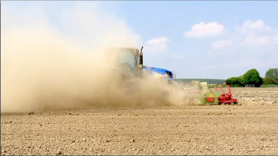 New Holland T6030 Delta in very dusty conditions
