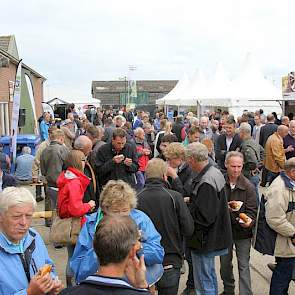 Net als ieder jaar zijn er ook dit jaar weer circa 2.500 bezoekers naar de open dag van de Rusthoeve en CZAV gekomen.