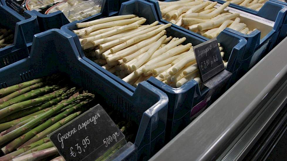 Martens Asperges is  gespecialiseerd in het telen van verschillende soorten rassen witte en groene asperges. Van deze teelt is ongeveer 70% witte en 30% groene asperges.