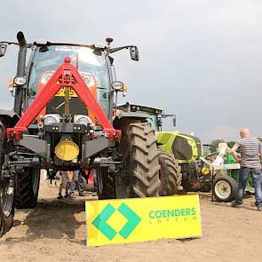 Kubota trekker met grote bodemvrijheid. Deze trekker is bedoeld om over tunnels (70 tot 75 cm hoogte) te kunnen rijden. De trekker heeft een bodemvrijheid van 82 cm bij de vooras en 78 tot 80 cm bij de trekhaak. Gemiddeld ligt deze bodemvrijheid op 60 cm
