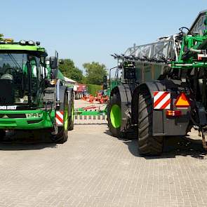 Van der Stelt demonstreerde 2 machines voor het aanbrengen van vloeibare meststoffen.