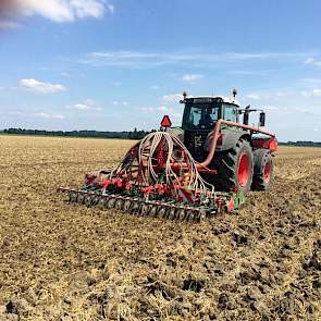 Groenbemester zaaien gaat weer prima na de regen. 't Droogt weer hard, meldt Blitterswijk Agro.