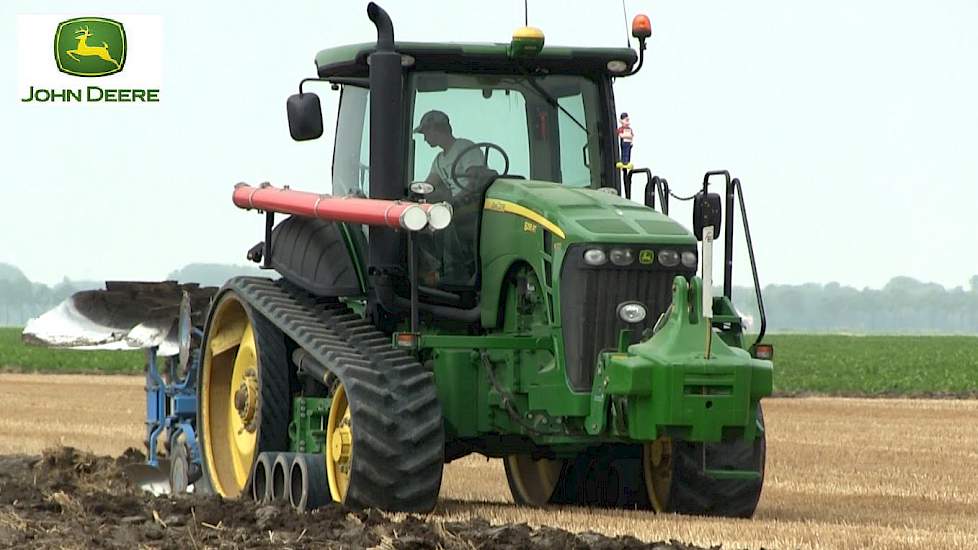 Akkerbouwb.Mts.Waalkens Nieuwolda.Ploegen met John Deere 8295 RT