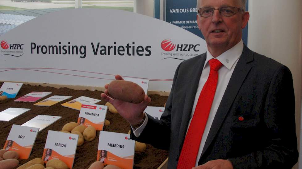 Douwe Lodewijk van HZPC bij de selectie van veelbelovende rassen. 'De lage consumptieprijzen in Europa maken van de afzet van pootgoed daar een uitdaging.' Lodewijk verwacht kansen in het voorjaar.