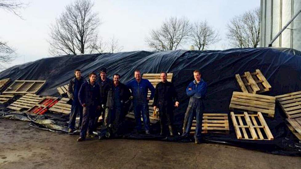 Blitterswijk Agro bedankt het bietenafdekteam. ‘1200 ton in 30 minuten’, twittert de akkerbouwer in Biddinghuizen.