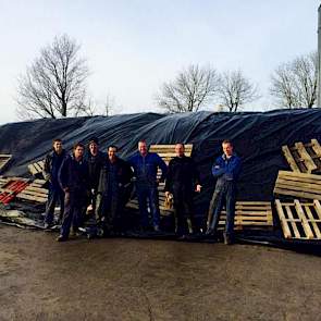 Blitterswijk Agro bedankt het bietenafdekteam. ‘1200 ton in 30 minuten’, twittert de akkerbouwer in Biddinghuizen.