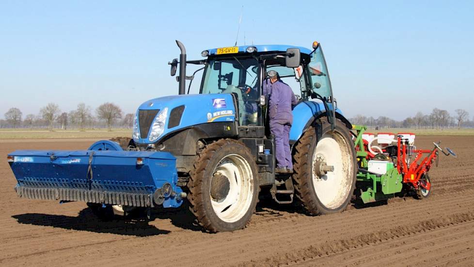Andere werkzaamheden van het loonwerkbedrijf zijn op 12 maart alleen nog maar het uitrijden van mest.