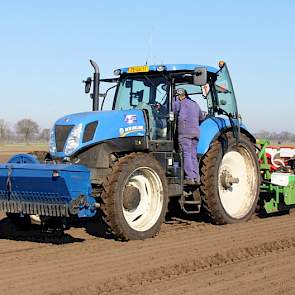 Andere werkzaamheden van het loonwerkbedrijf zijn op 12 maart alleen nog maar het uitrijden van mest.