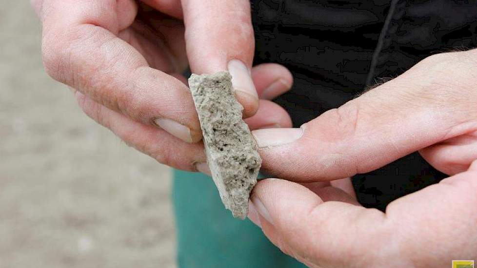 Huizing heeft onder meer met Cambridgerollen geprobeerd de korst te breken, maar de korst was te dik.