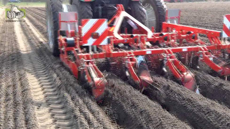 Grimme aanaarder om direct achter de pootmachine rugopbouw te realiseren Trekkerweb