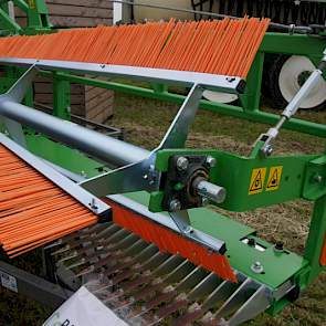 De onkruidverwijderaar CombCut trekt de aandacht bij biologische en gangbare telers. Volgens Reinder Steenbergen van Heerema Agri-Service zijn in de eerste paar weken dat zij het werktuig importeren vier verkocht.