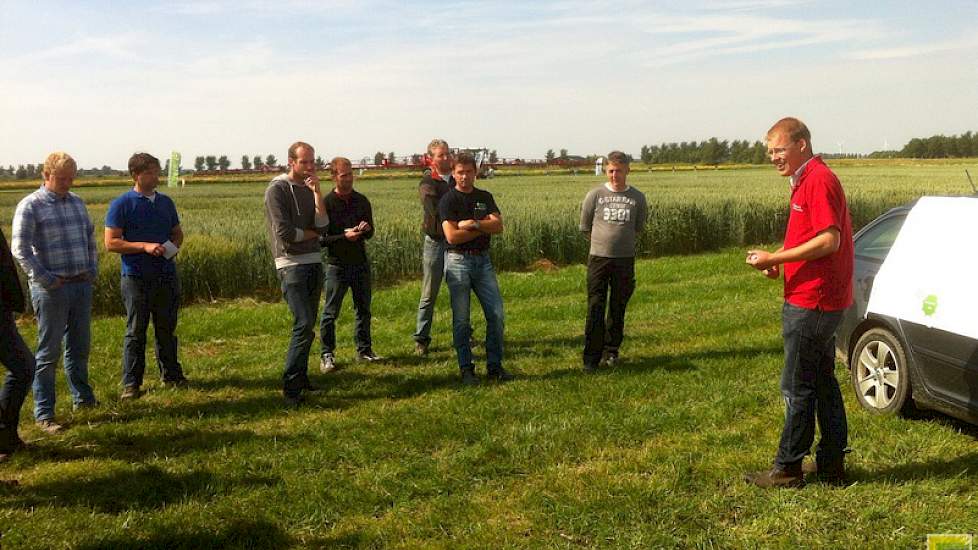 De mogelijkheden van sensing en de vertaling van de beelden van een helicopter naar teeltmaatregelen legde Cornelis Knop uit aan de telers.