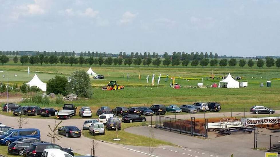 Mol Agrocom beschikt over 7,5 hectare proefvelden naast het bedrijfspand in Oude Tonge.