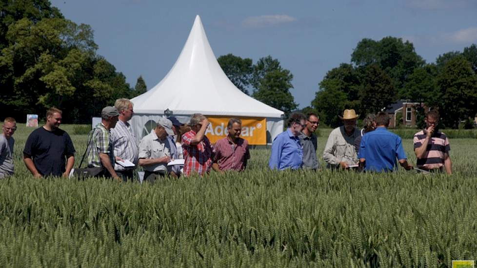 Telers bekeken de werking van gewasbeschermingsmiddelen en groeiregulatoren.