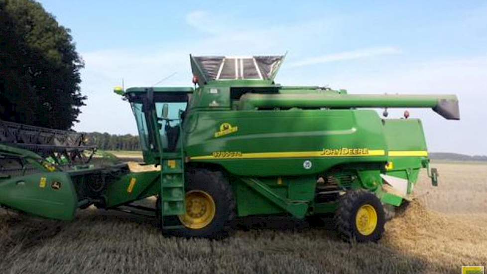 Ook de combine van Robin Bos heeft zijn eerste rondjes voor oogst 2015 gemaakt.