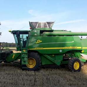 Ook de combine van Robin Bos heeft zijn eerste rondjes voor oogst 2015 gemaakt.