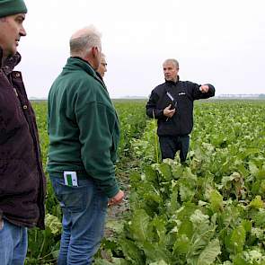Hans Buikema van Syngenta vertelt over de diverse schimmelbestrijdingen en concludeert aan de hand van de zichtbare resultaten dat ziektebestrijding loont, én dat minimaal twee bespuitingen nodig zijn voor alle rassen.
