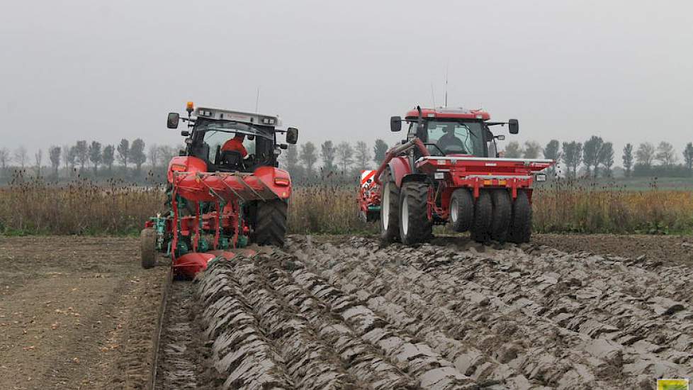Bij alle grondbewerkingen en zaaitechniek gaf de organisatie uitleg over de gewichtsverdeling tussen trekker en werktuigen.