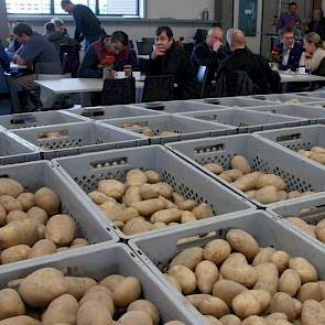 Bezoekers willen van de rassen weten hoe ze presteren in verschillende grondsoorten en verschillende gebieden. Sortering, kilo's en schilkwaliteit zijn belangrijk. Voor de pootgoedteler zijn resistenties belangrijk. AM-resistenties maken het telen van pot