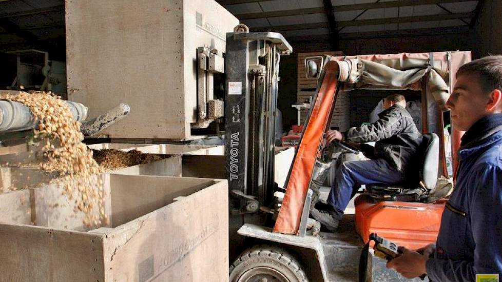 Loonbedrijf Blaak doet veel werk in de uienteelt en na de teelt ook in transport van de uien.