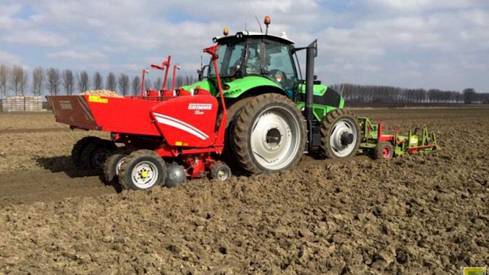 Bij Pieperline Holland in Sint Annaland zitten de eerste aardappelen in de grond. Het gaat om Bildtstars, zegt Annelies Slager van Pieperline. ‘Straks gaan we verder met Première, Frieslander en Doré.