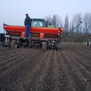 Ook akkerbouwer Jacob-Jan Buth uit Sommelsdijk heeft plantuien geplant.