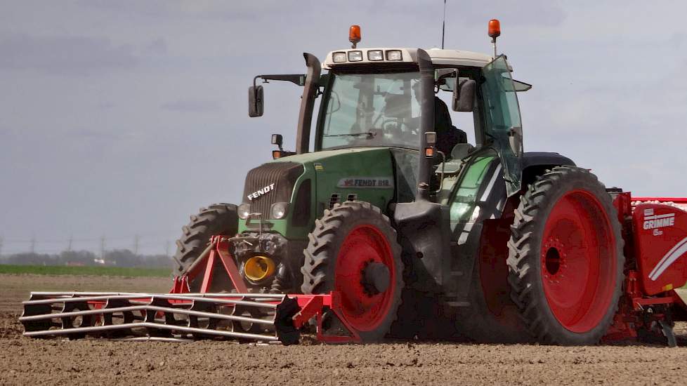 Fendt 818 Vario GPS | Aardappels poten | Grimme GL 420 | Planting Potato | Flevopolder | 2016.