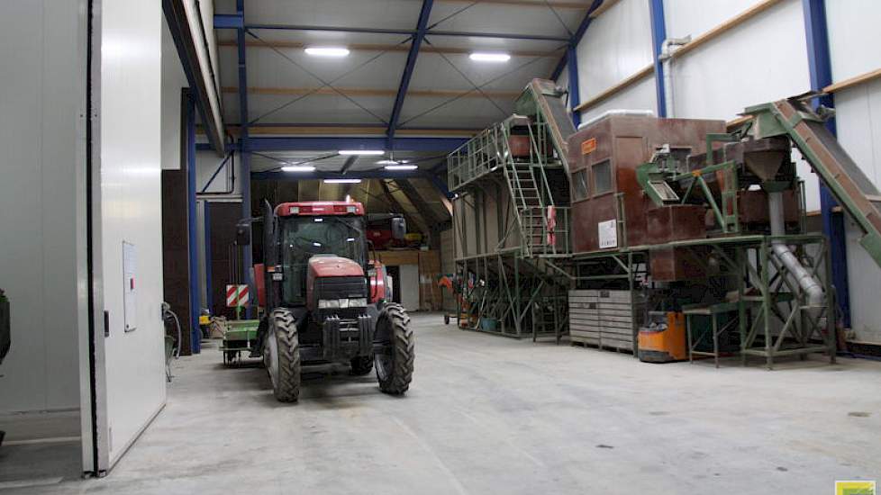 Aan de binnenkant had het aan elkaar plaatsen van het oude en nieuwe deel wel wat voeten in aarde, maar de brede doorgang, lichtkoepel en ledverlichting mogen er wezen.