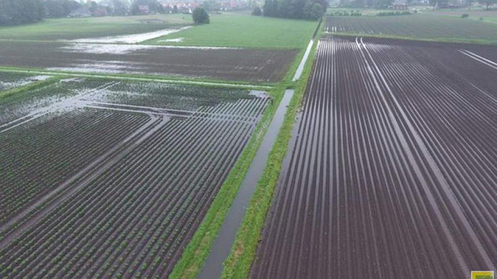 Zondag viel bij Van der Heijden 41 mm, waarvan 20 mm in een half uur tijd. Veel percelen stonden onder water.
