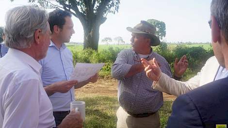 Van Dam bezocht in Kenia en Tanzania diverse bedrijven in de aardappel- en bloemensector. Ook sprak hij met ministers uit de beide Oost-Afrikaanse landen over nauwere samenwerking op het gebied van land- en tuinbouw, ontwikkeling van de zuivelsector, maat