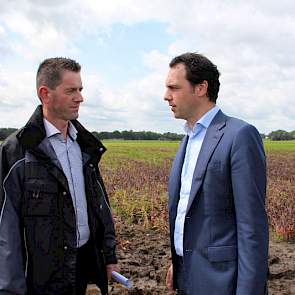Van Dam beschrijft de situatie als zeer triest en snapt dat het individuele ondernemers met enorme schadeposten opzadelt. “Als overheid kunnen we echter geen wonderen verrichten maar wel, samen met andere partijen, bekijken hoe we met relatief kleine maat