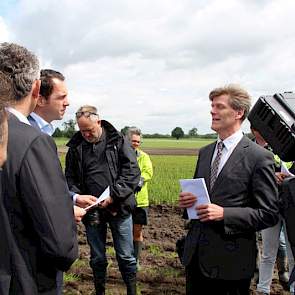 De dertien Midden- en Noord-Limburgse gemeenten roepen in een gezamenlijk brief aan de staatssecretaris op de Wet tegemoetkoming van schade bij rampen en zware ongevallen (WTS) voor het getroffen Brabantse en Limburgse gebied in werking te zetten. Wethoud