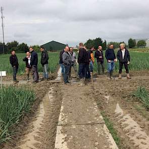 Door het regenachtige weer van de afgelopen weken was het dit jaar een drassige editie, maar dat heeft volgens De Groot en Slot geen invloed gehad op de belangstelling naar de plantuirassen op het demoveld. Op een enkel klein buitje na bleef het droog.