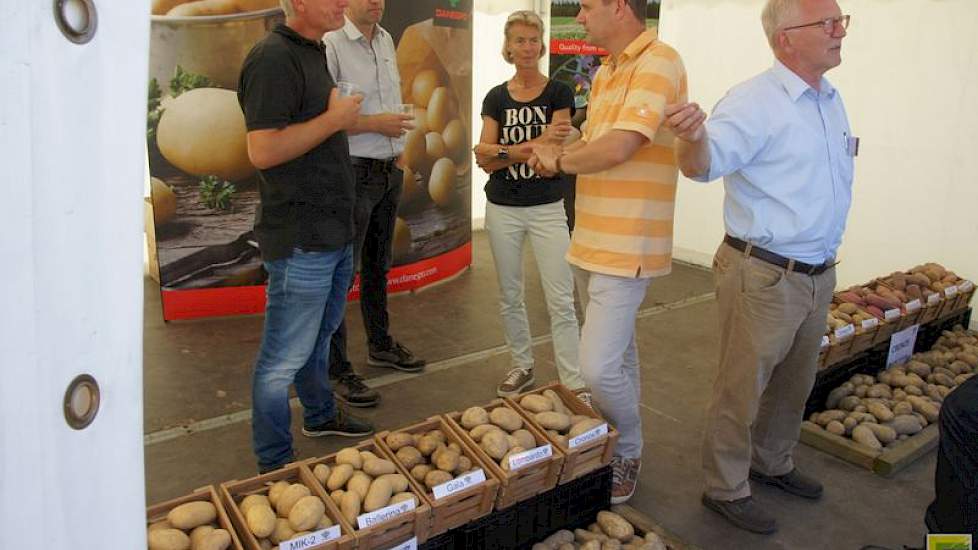 Handelshuizen, hier Danespo, showden hun rassenpakket.