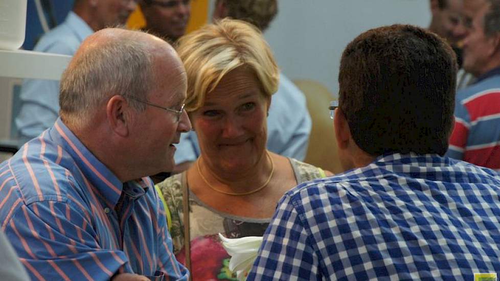 Binnen waren tientallen stands van handelshuizen en leveranciers van mest en middelen.