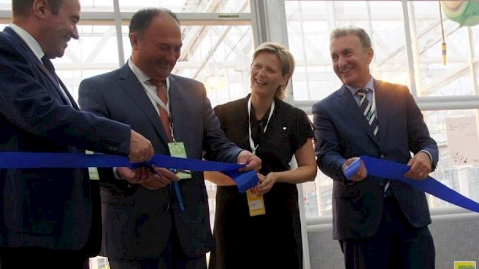 Het lint werd geknipt door Francois Desprez, bestuursvoorzitter van het moederbedrijf, Willy Borsus, federaal landbouwminister van België, Katrien Partyka, burgemeester van Tienen en Rob van Tetering, algemeen directeur van SESVanderHave.