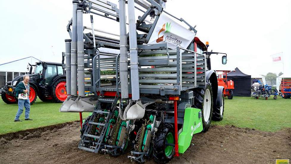 De Planttape-machine werkt volgens Mark Dekker van Bejo nog nauwkeuriger dan gewone precisieplanters.