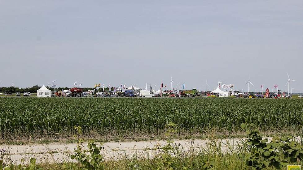 De bedrijven presenteerden zich op het veld achter de Broekemahoeve. Dankzij een verkoelend windje en schaduw van parasols en tenten was het goed uit te houden op de warme woensdag 21 juni.