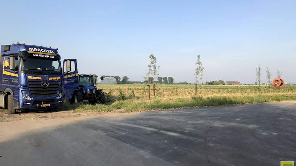 Om te kunnen rooien heeft Franje (zoet) water laten aanvoeren voor beregening.