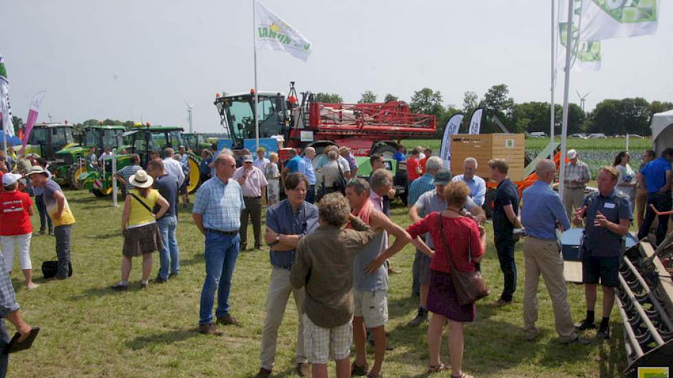 Op 21 juni troffen biologische telers, onderzoekers en toeleveranciers elkaar in Lelystad. De Biologische Velddag groeit in een langzaam tempo, net als dat de marktgroei voor biologisch voorloopt op de areaalgroei van biologische grond.