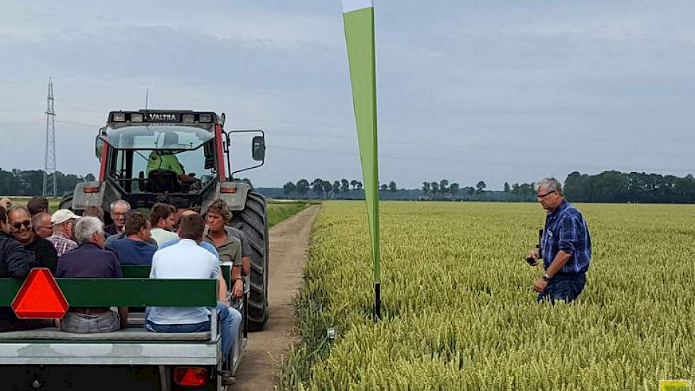 Saaten Union had gehoopt op wat meer opkomst, maar vanwege de weersverwachting wilden veel akkerbouwers in de polder voor de regen werkzaamheden afronden.